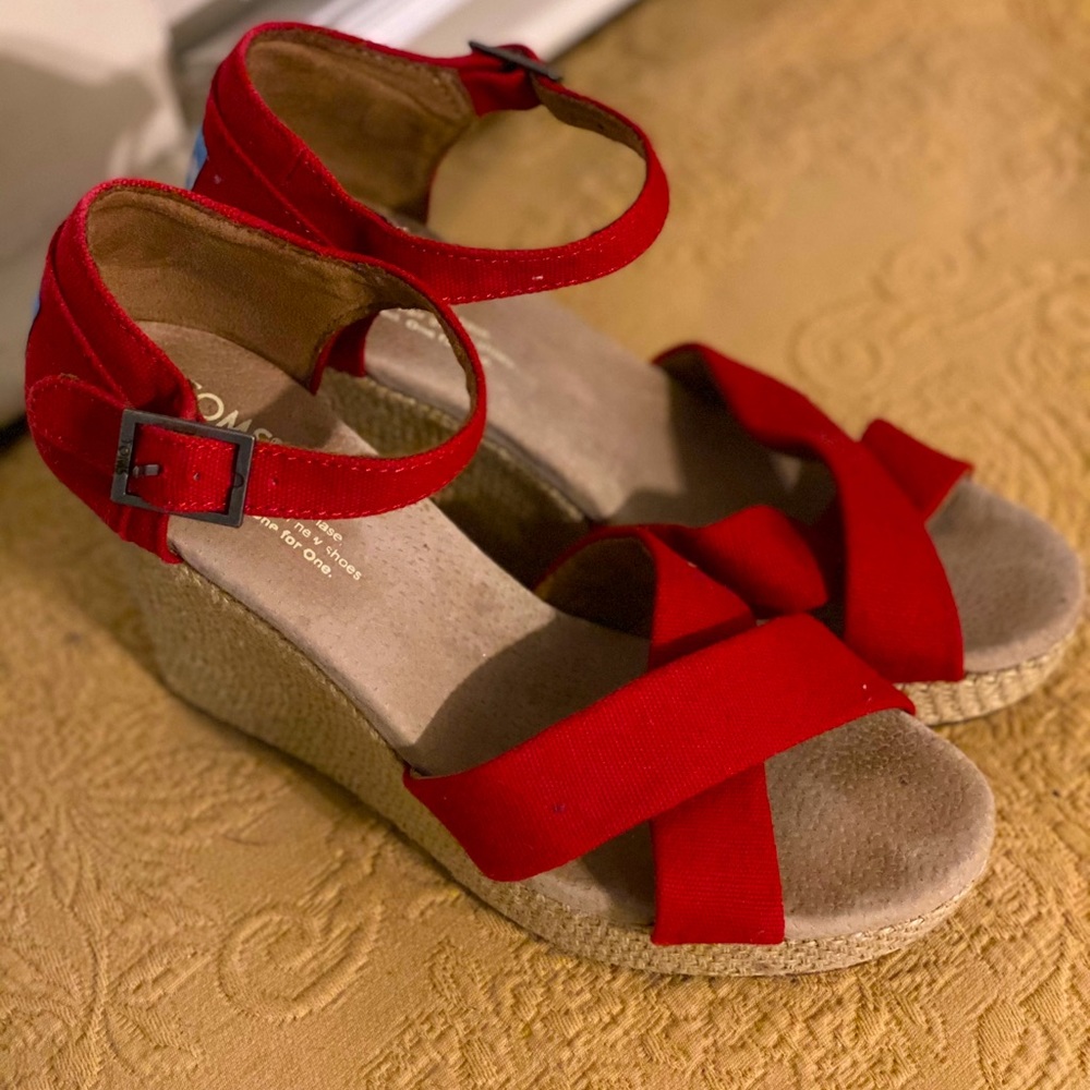 TOMS Red Wedges
